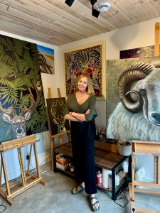 Alicia Zemanek dans son studio d'Orford